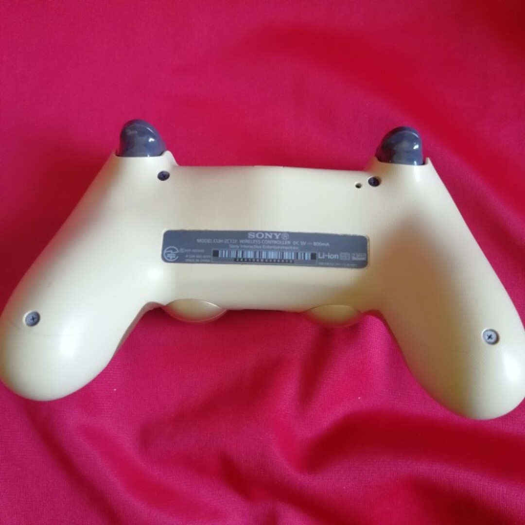 PS4 コントローラー ゴールド SONY CUH-ZCT2J エンタメ/ホビーのゲームソフト/ゲーム機本体(その他)の商品写真