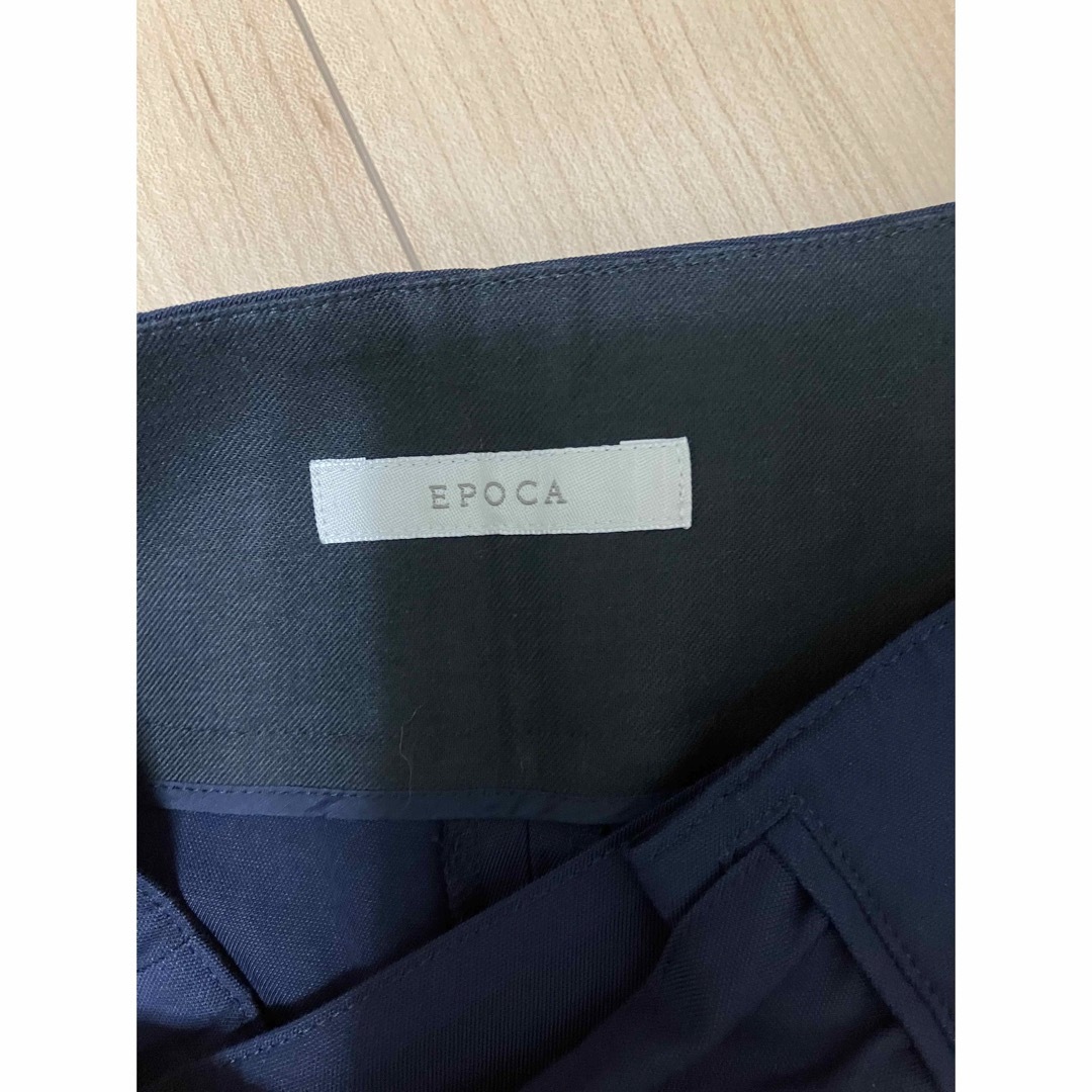 EPOCA(エポカ)の美品　EPOCA 2019 パンツ　ネイビー　エポカ　リボン　クロップド レディースのパンツ(クロップドパンツ)の商品写真