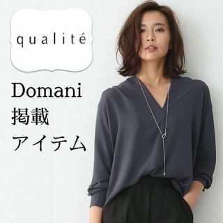 カリテ(qualite)の【雑誌掲載】人気定番／とろみ落ち感Vネックブラウス グレイッシュくすみネイビー(シャツ/ブラウス(長袖/七分))