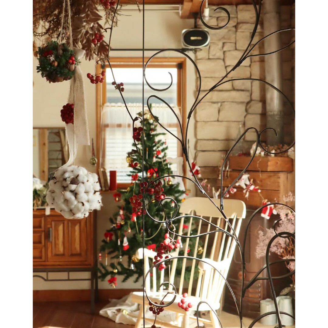 ヒロニャン様12月order　三日月型クリスマスリース　ボールリース　綿花リース ハンドメイドのフラワー/ガーデン(リース)の商品写真