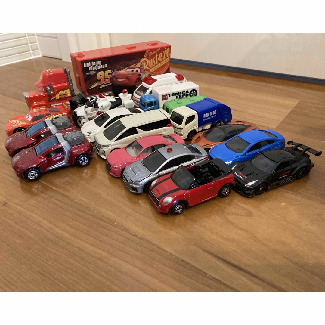 トミカシリーズ(トミカシリーズ)のトミカ17台　カーズトラック　セット キッズ/ベビー/マタニティのおもちゃ(電車のおもちゃ/車)の商品写真