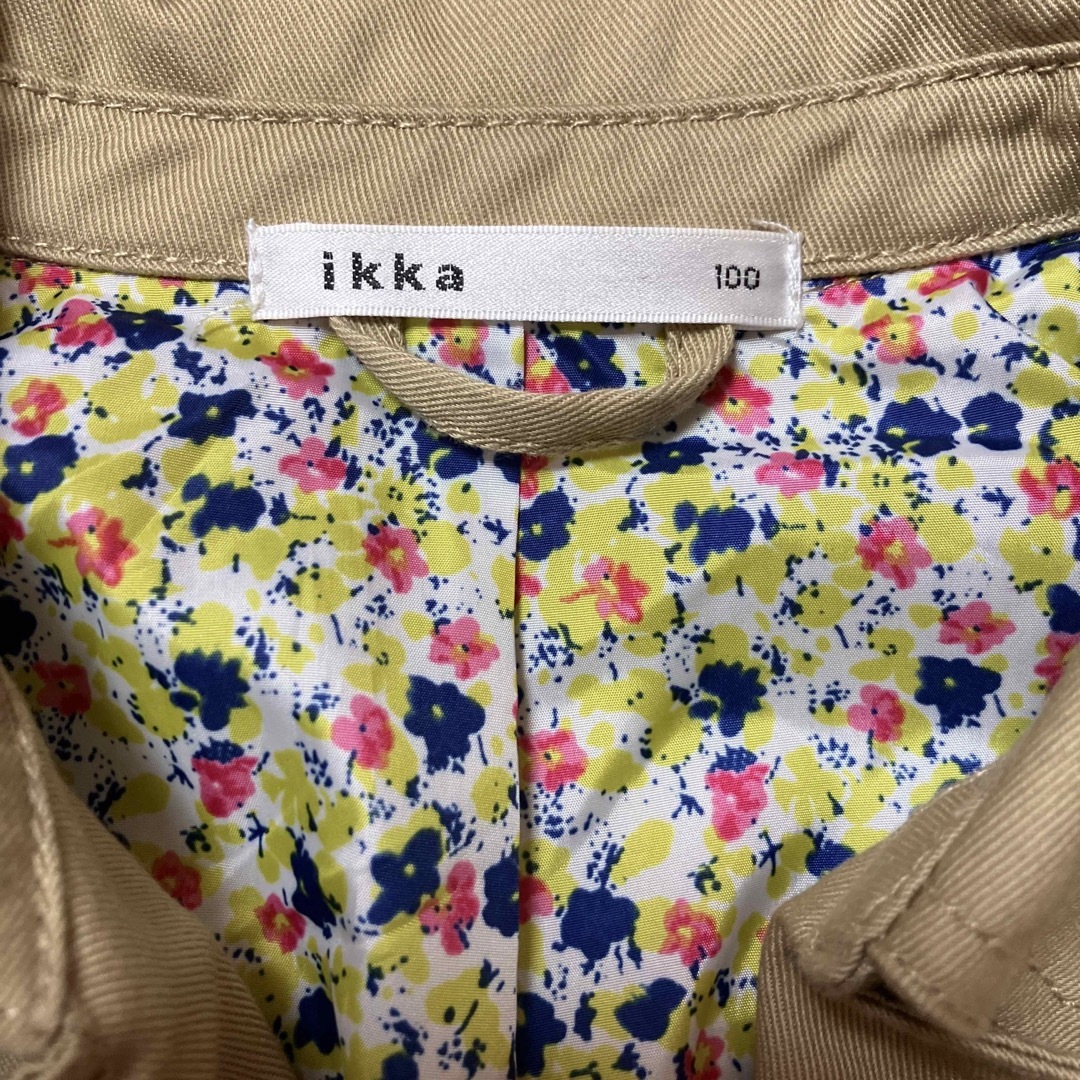 ikka(イッカ)のトレンチコート 100 キッズ/ベビー/マタニティのキッズ服女の子用(90cm~)(コート)の商品写真