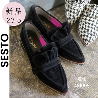セスト(SESTO)の【SESTO】新品  23.5 ラッフルデザインポインテッドトゥ厚底ローファー(ローファー/革靴)