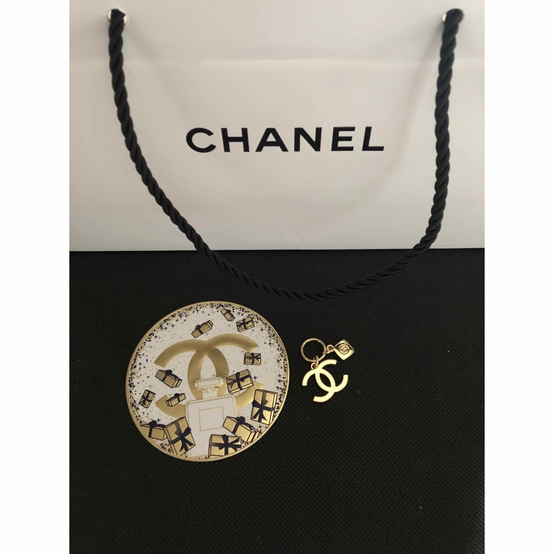 CHANEL(シャネル)の新品　シャネル　チャーム　紙袋　ムエット　ショッパー　ショップ袋 レディースのアクセサリー(チャーム)の商品写真