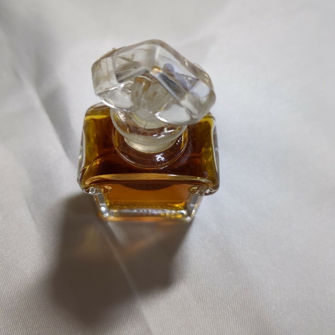 GUERLAIN(ゲラン)の未開栓 GUERLAIN MITSOUKO ゲランミツコ　パルファム 7.5ml コスメ/美容の香水(香水(女性用))の商品写真