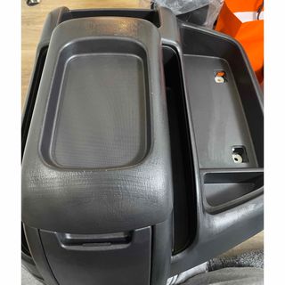 トヨタ(トヨタ)の中古　ハイエースワイド　　センターコンソールBOX(車内アクセサリ)