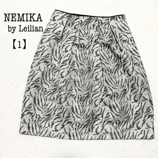 レリアン(leilian)の【極美品】NEMIKA by Leilian　台形タックスカート シルバー 1(ひざ丈スカート)