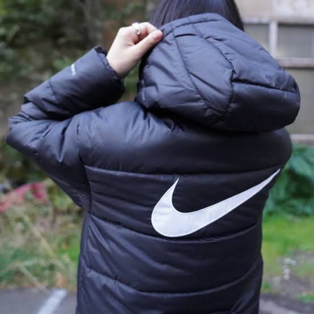 NIKE(ナイキ)のM新品 NIKE ナイキ 中綿コート ロングコート ベンチコート 黒 SYN レディースのジャケット/アウター(ダウンコート)の商品写真