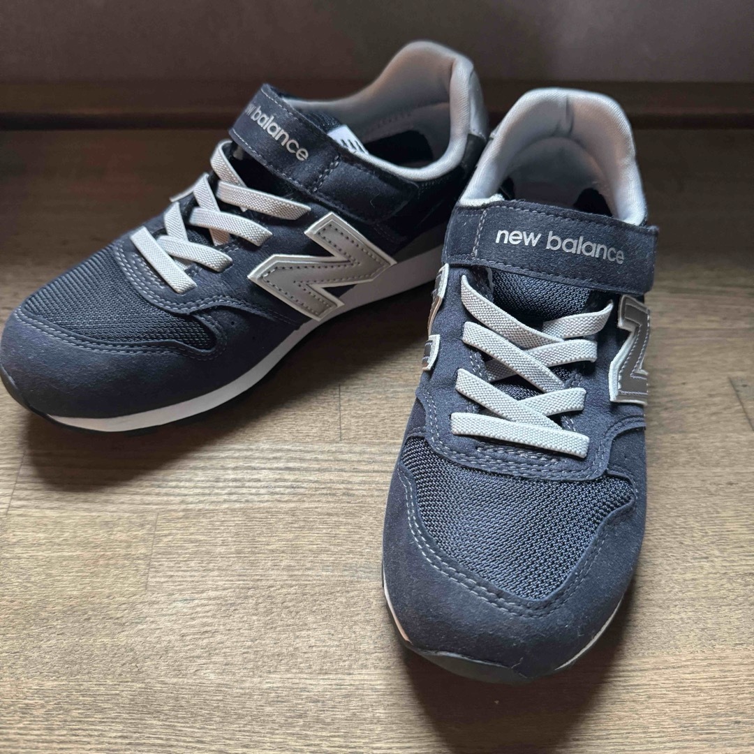 New Balance(ニューバランス)のニューバランス　サイズ22cm　ネイビー　YV996NV3 キッズ/ベビー/マタニティのキッズ靴/シューズ(15cm~)(スニーカー)の商品写真