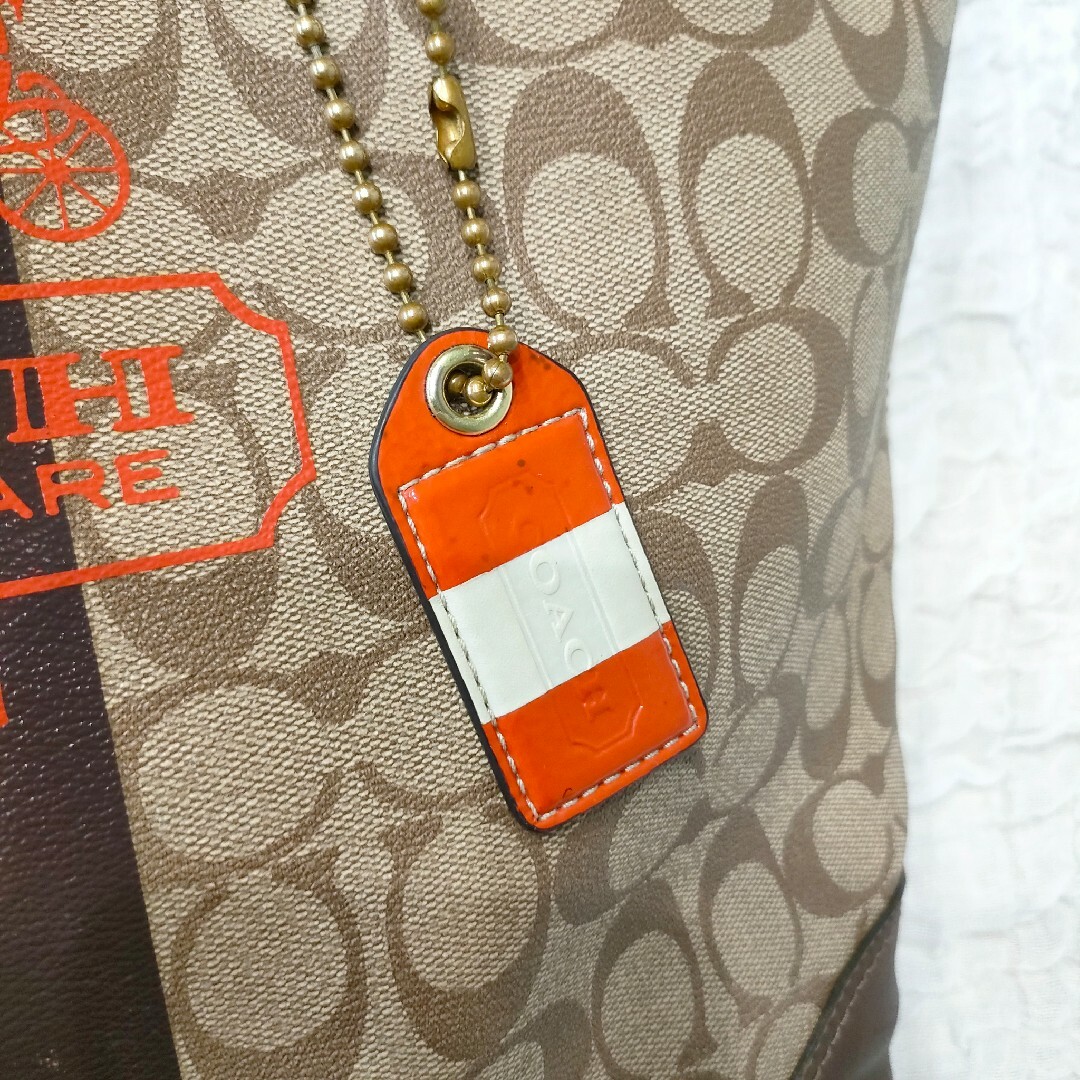 COACH(コーチ)のCOACH　PVC　シグネチャー　大容量　肩掛け　トートバッグ レディースのバッグ(トートバッグ)の商品写真