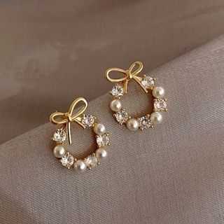 クリスマス　リース　ゴールド　ピアス(ピアス)