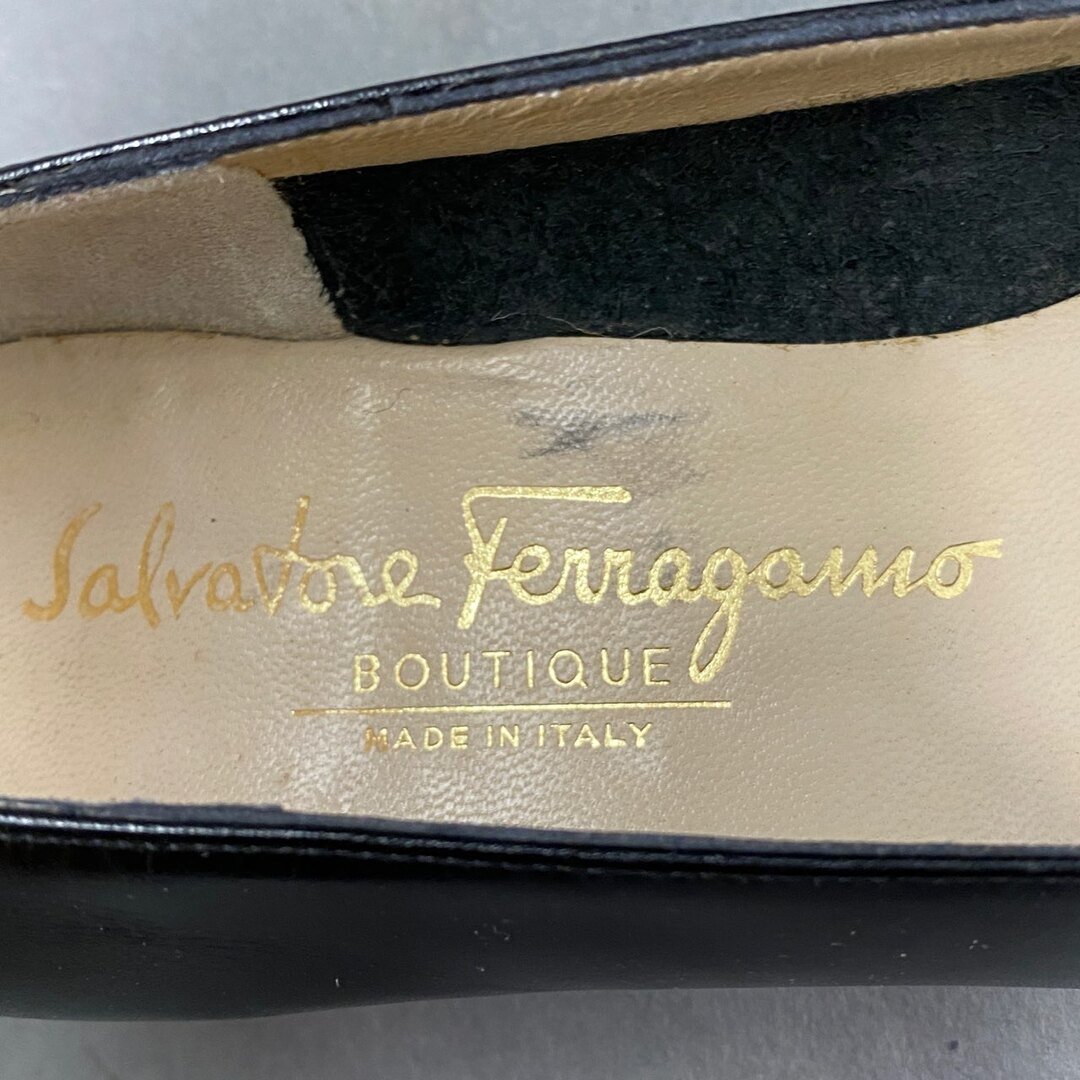 Salvatore Ferragamo(サルヴァトーレフェラガモ)の1L5 Salvatore Ferragamo サルヴァトーレフェラガモ 35(22cm相当) ブラック ヴァラリボン パンプス レディース 靴 シューズ イタリア製 レディースの靴/シューズ(ハイヒール/パンプス)の商品写真