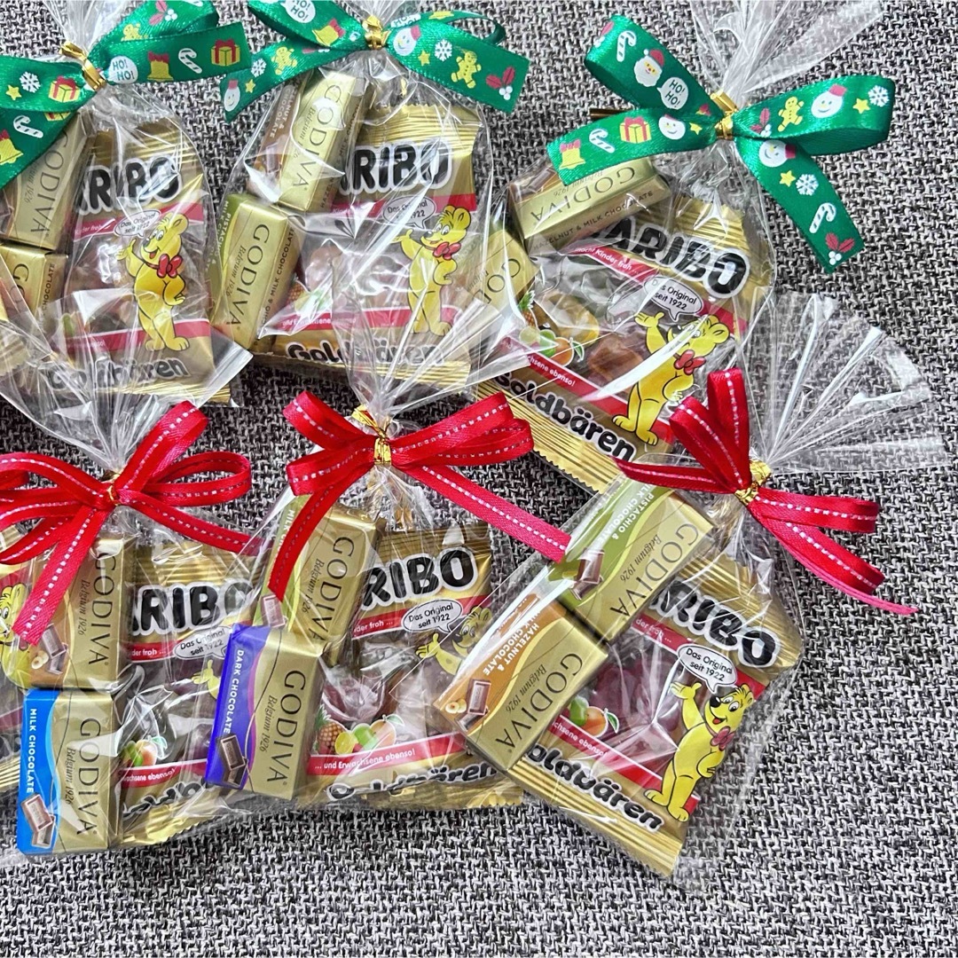 クリスマス　プチギフト　お菓子　クリスマス会　子ども会　GODIVA ハリボー 食品/飲料/酒の食品(菓子/デザート)の商品写真