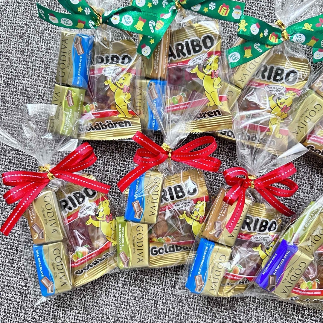 クリスマス　プチギフト　お菓子　クリスマス会　子ども会　GODIVA ハリボー 食品/飲料/酒の食品(菓子/デザート)の商品写真