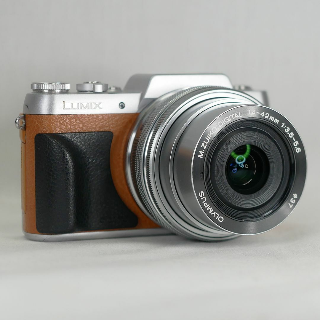 OLYMPUS - オリンパス 電動パンケーキレンズ M.ZUIKO 14-42mm シルバー