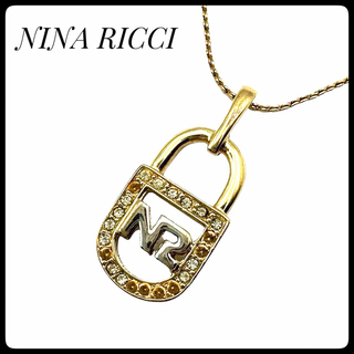 ニナリッチ(NINA RICCI)のニナリッチ  ラインストーン 付 NR ロゴ ネックレス ペンダント ゴールド(ネックレス)