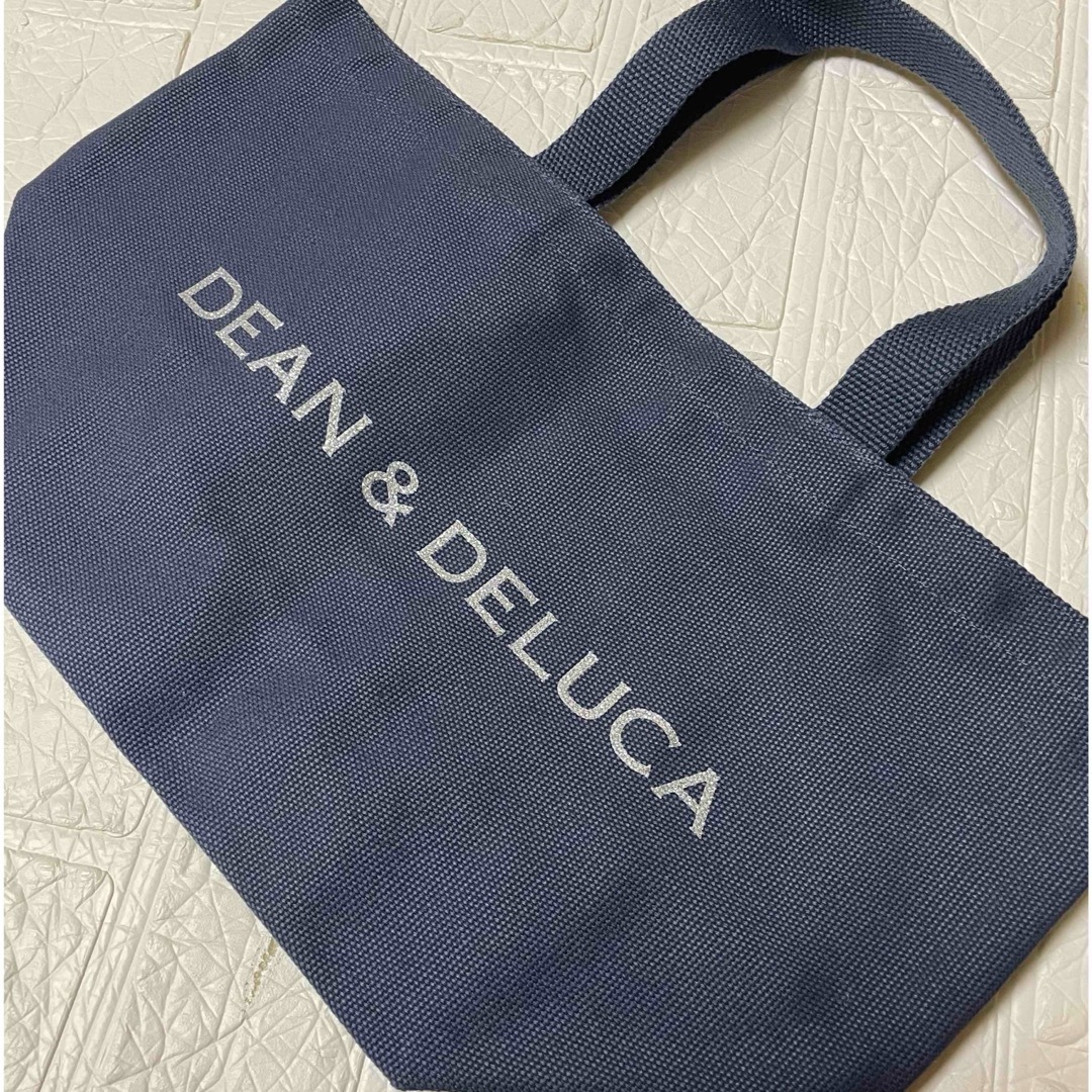 DEAN & DELUCA(ディーンアンドデルーカ)のDEAN&DELUCAチャリティートートバッグS特別価格 レディースのバッグ(トートバッグ)の商品写真