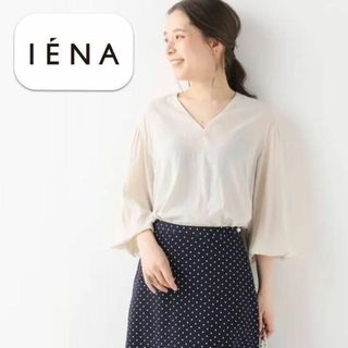 イエナ(IENA)のライトサテンVネックブラウス アイボリーホワイト(シャツ/ブラウス(長袖/七分))