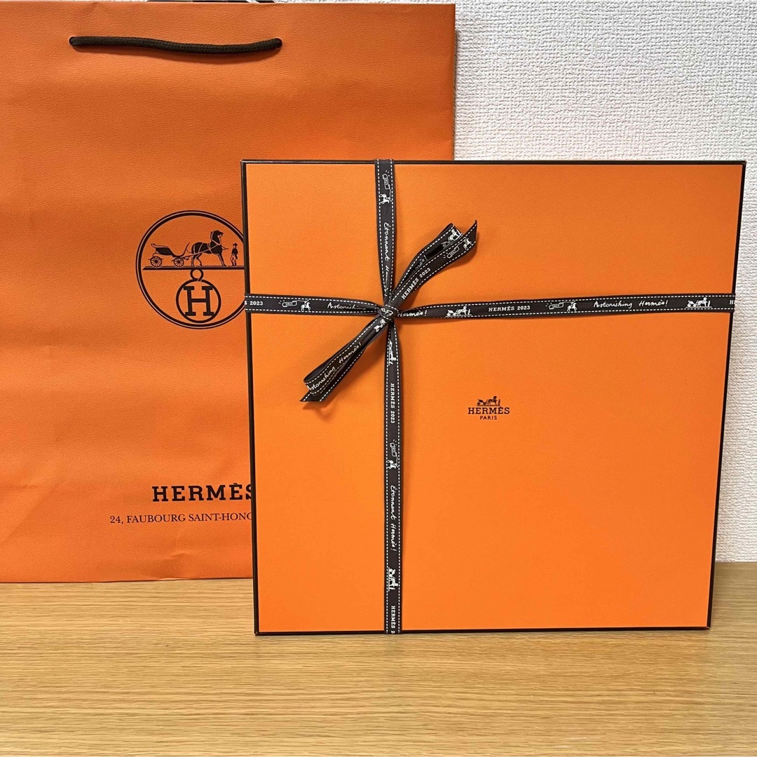 Hermes(エルメス)の【新品　ギフト包装】エルメス　ガダルキヴィール　ラウンド ディープ プラッター インテリア/住まい/日用品のキッチン/食器(食器)の商品写真