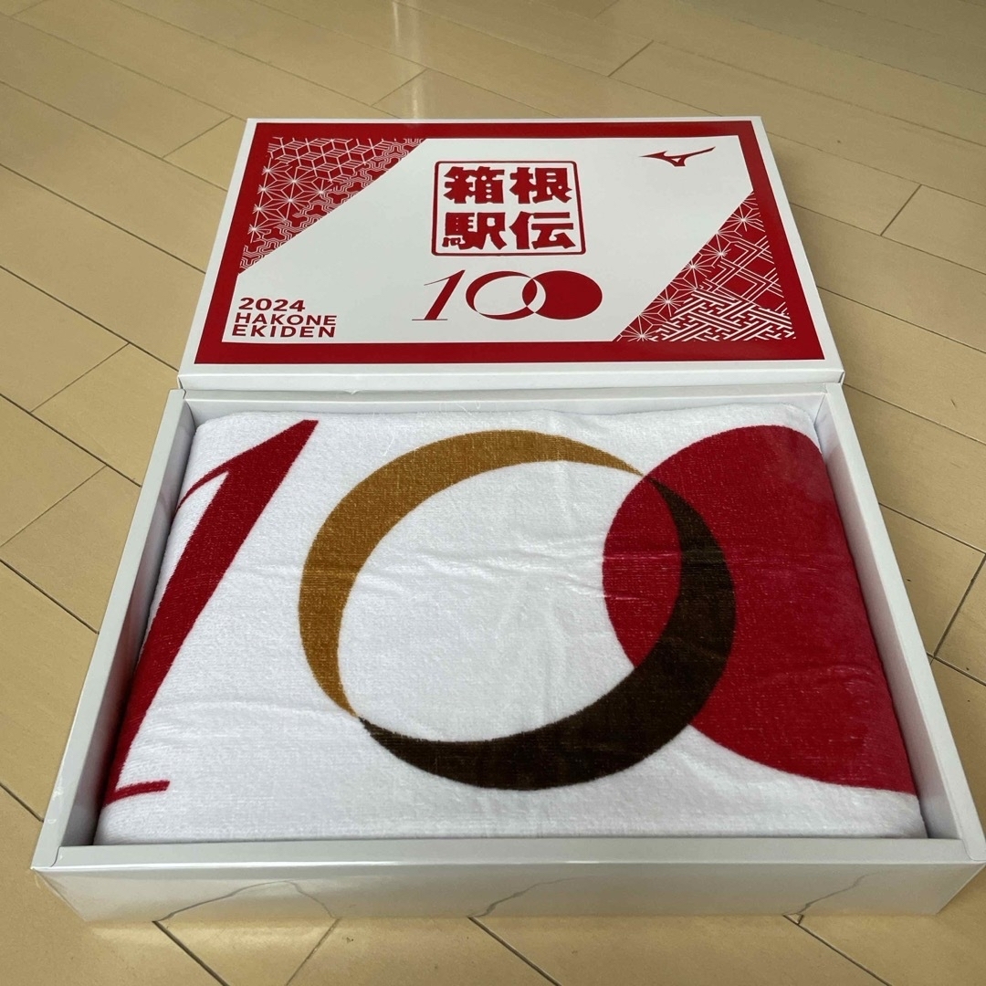MIZUNO - 新品 【2024年箱根駅伝100回記念】ベンチコート&タオル MIZUNO - 新品 【2024年箱根駅伝100回記念】ベンチコート&タオル