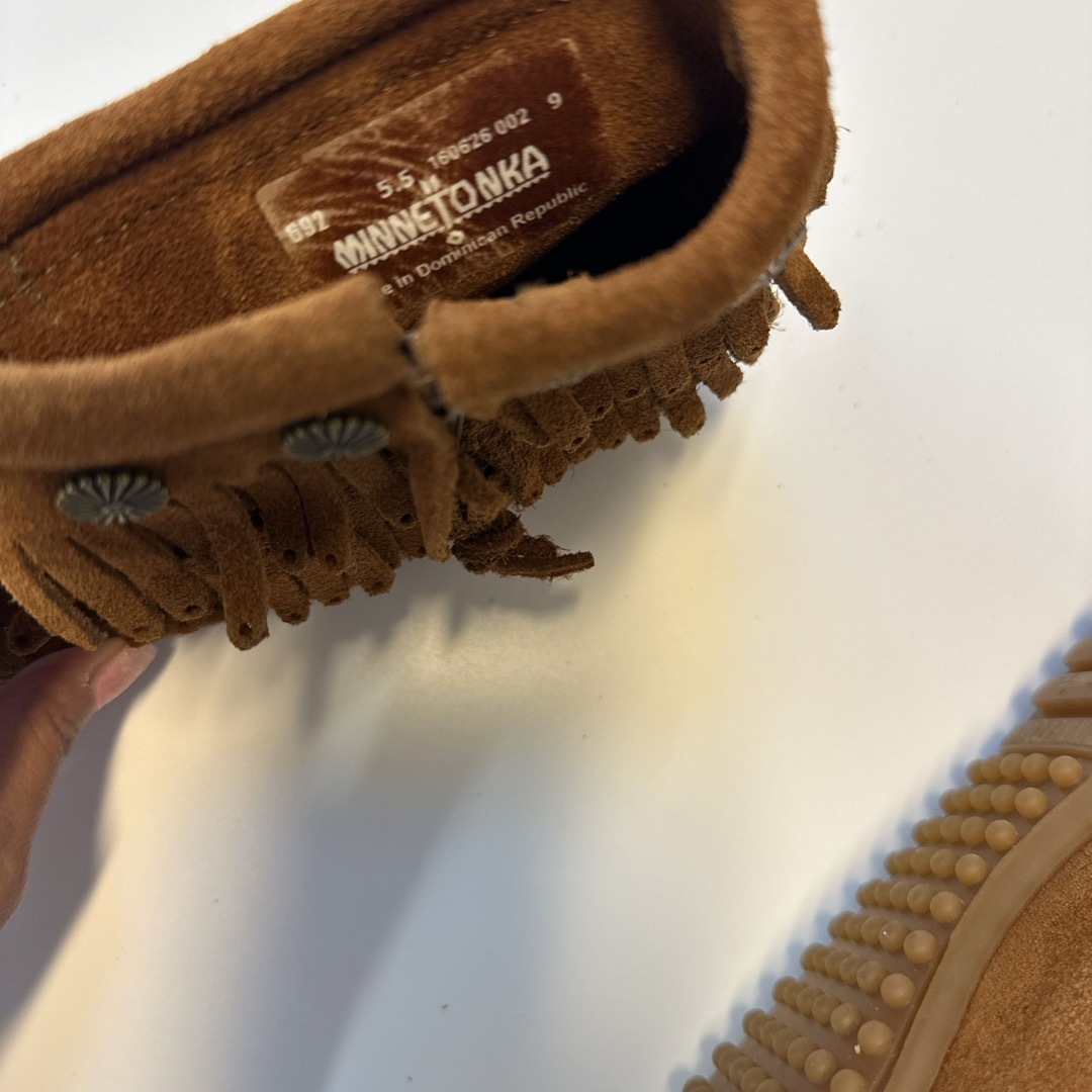 Minnetonka(ミネトンカ)のミネトンカ　フリンジブーツ　5.5サイズ　新品 レディースの靴/シューズ(ブーツ)の商品写真