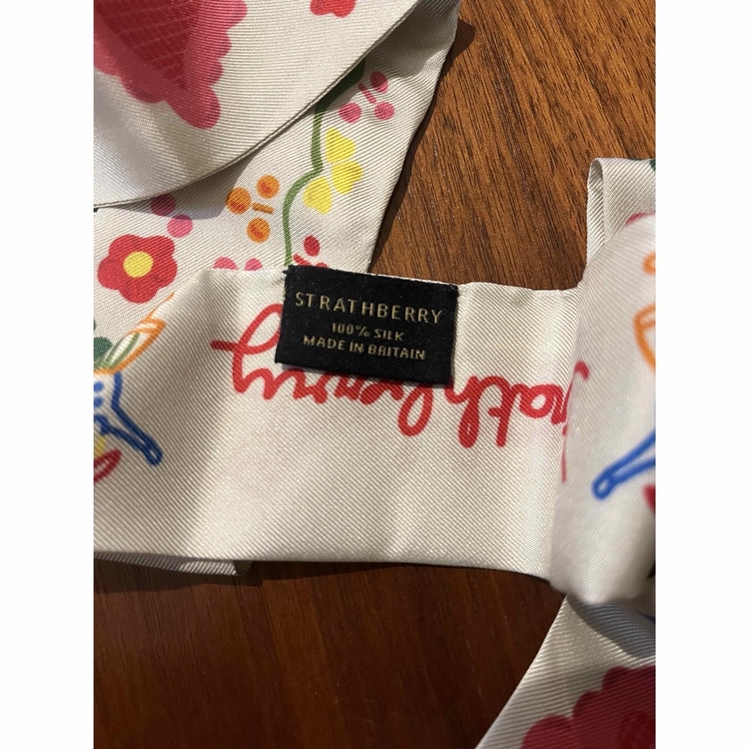 UNITED ARROWS(ユナイテッドアローズ)のストラズベリー　シルク　スカーフ レディースのファッション小物(バンダナ/スカーフ)の商品写真
