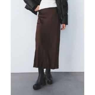 ザラ(ZARA)のZARA サテン風ミディ丈スカート　XSサイズ(ロングスカート)