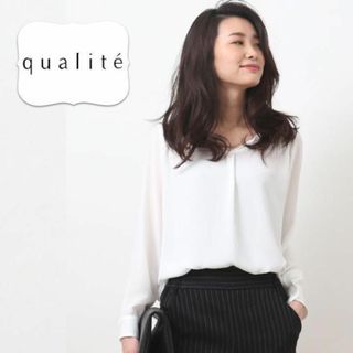 カリテ(qualite)のジャケットインナーに＊上品プチスタンドネックとろみブラウス ホワイト(シャツ/ブラウス(長袖/七分))