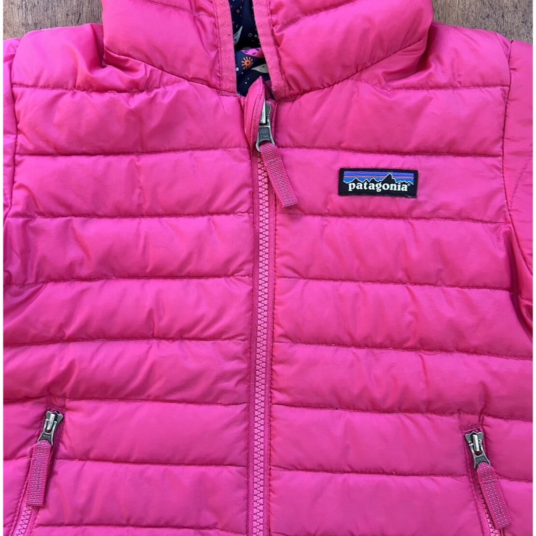 パタゴニア patagonia ダウン リバーシブル 3T   正規品 キッズ/ベビー/マタニティのキッズ服女の子用(90cm~)(ジャケット/上着)の商品写真