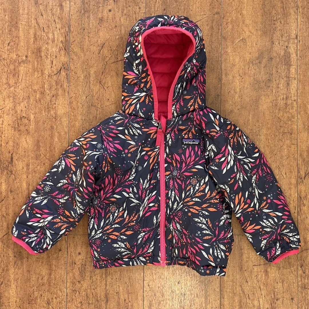 パタゴニア patagonia ダウン リバーシブル 3T   正規品 キッズ/ベビー/マタニティのキッズ服女の子用(90cm~)(ジャケット/上着)の商品写真