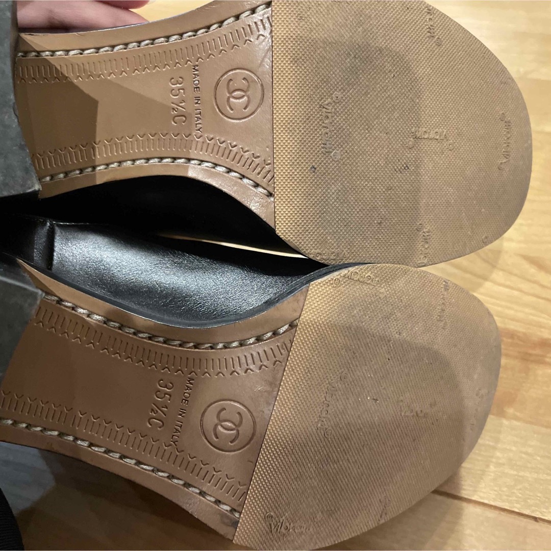 CHANEL(シャネル)の美品　シャネル　ショートブーツ　オシャレ　22.5cm レディースの靴/シューズ(ブーツ)の商品写真