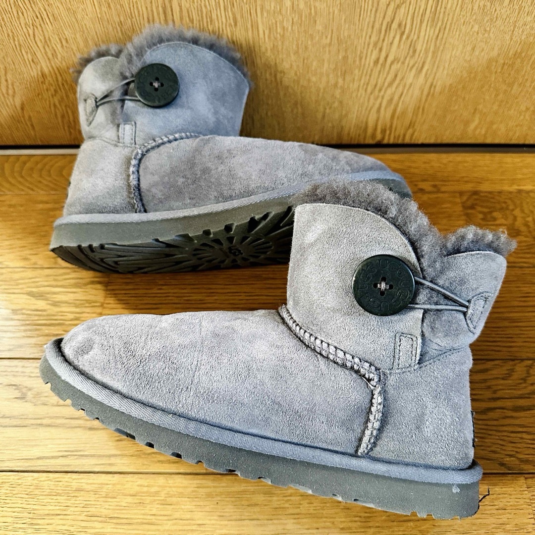 UGG   ベイリーボタン  美品  US5ブーツ