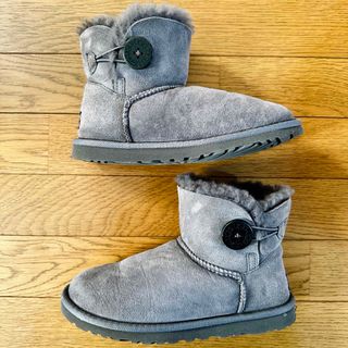 アグ(UGG)のUGG アグ ベイリーボタンムートンブーツ ブラックシープスキン 22CM(ブーツ)