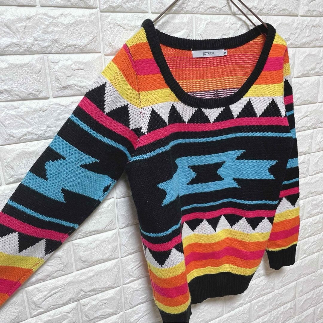 JOYRICH(ジョイリッチ)のレディース　長袖ニット　セーター　Sサイズ　マルチカラー　幾何学模様 レディースのトップス(ニット/セーター)の商品写真