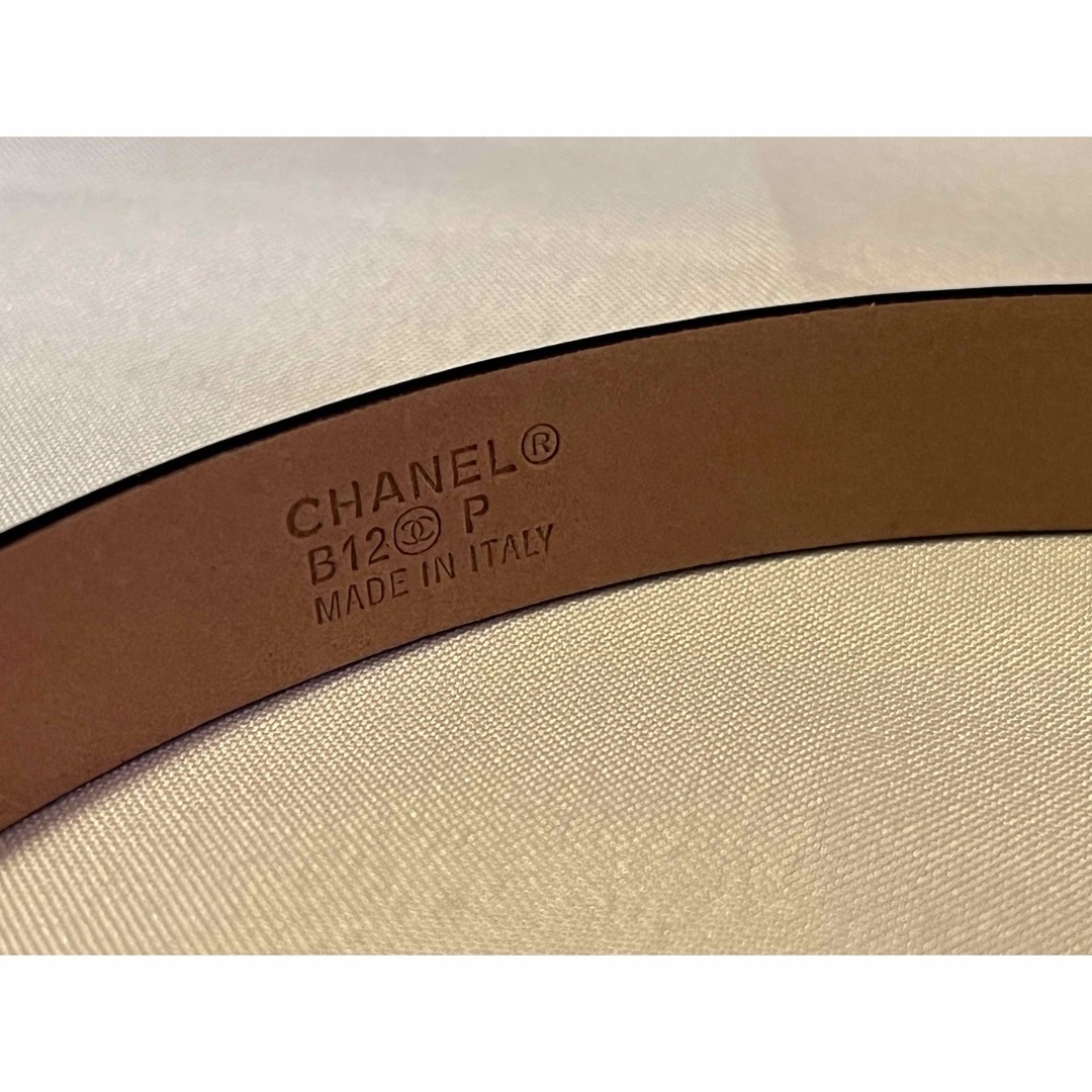 CHANEL(シャネル)のCHANEL シャネル カメリア エナメルベルト　美品 レディースのファッション小物(ベルト)の商品写真