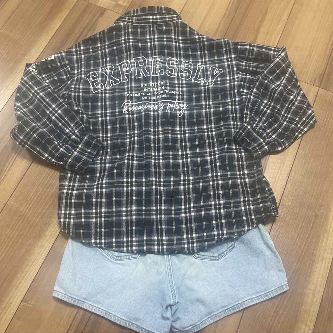 新品チェックシャツとデニムパンツ キッズ/ベビー/マタニティのキッズ服女の子用(90cm~)(ブラウス)の商品写真