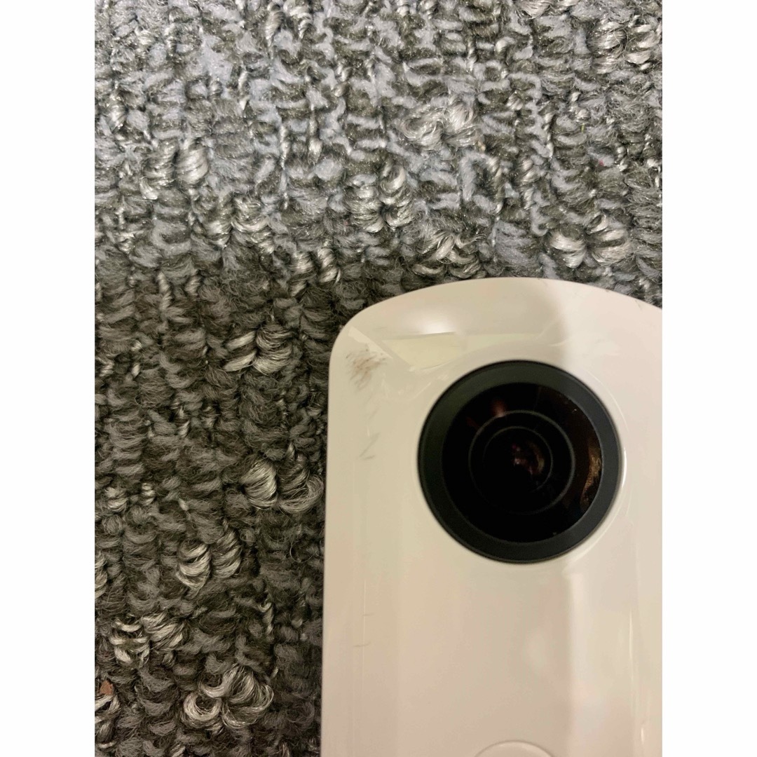 RICOH(リコー)のRICOH THETA SC2 全天球カメラ シータSC2 ホワイトR03030 スマホ/家電/カメラのカメラ(コンパクトデジタルカメラ)の商品写真