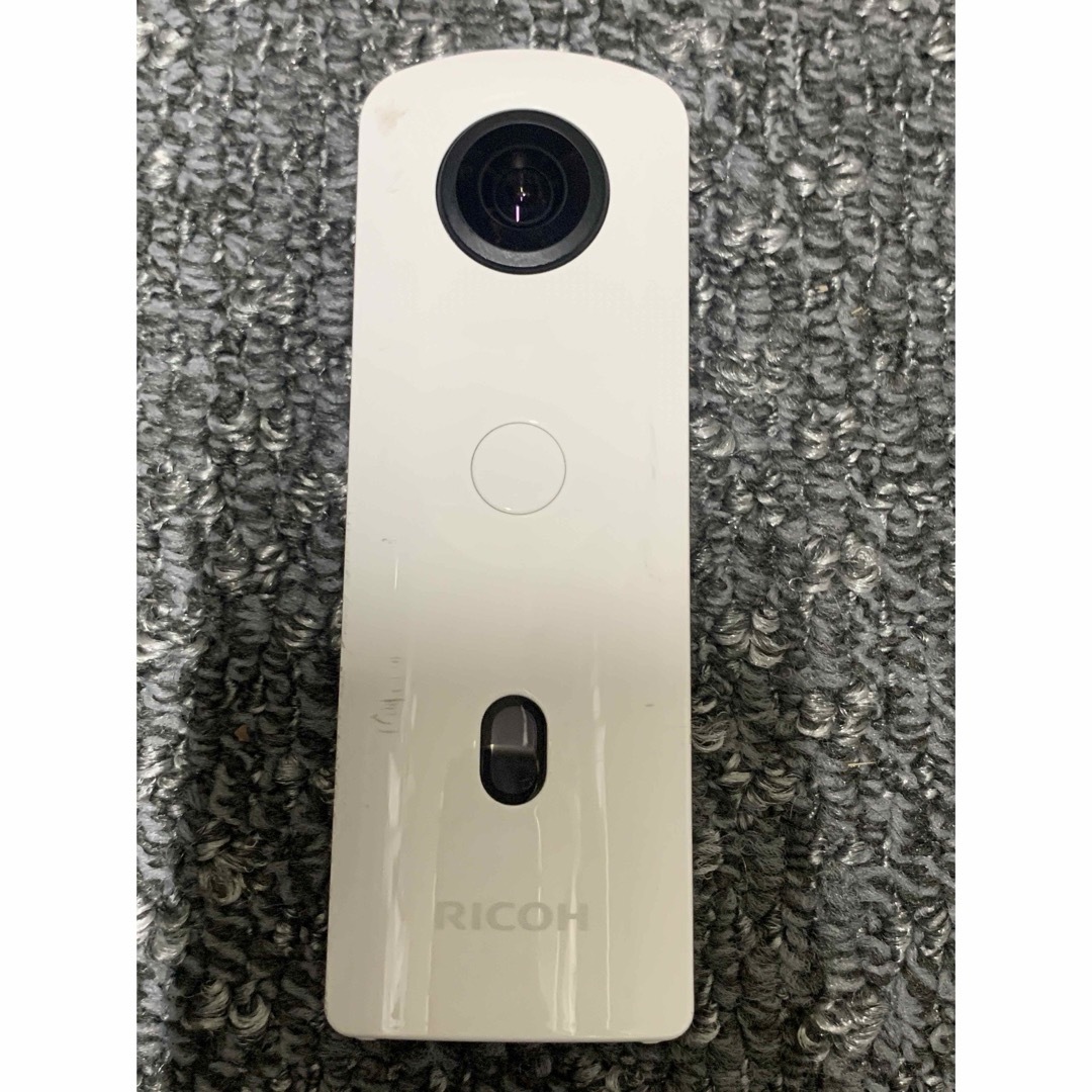 RICOH(リコー)のRICOH THETA SC2 全天球カメラ シータSC2 ホワイトR03030 スマホ/家電/カメラのカメラ(コンパクトデジタルカメラ)の商品写真