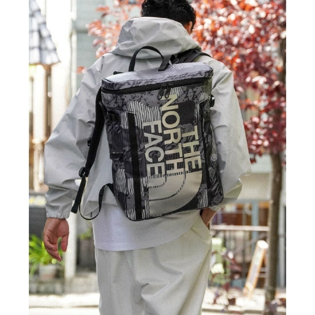 THE NORTH FACE(ザノースフェイス)の【新品】ノースフェイスヒューズボックス30Ｌアスファルトグレーヨセミテ！タグ付！ メンズのバッグ(バッグパック/リュック)の商品写真