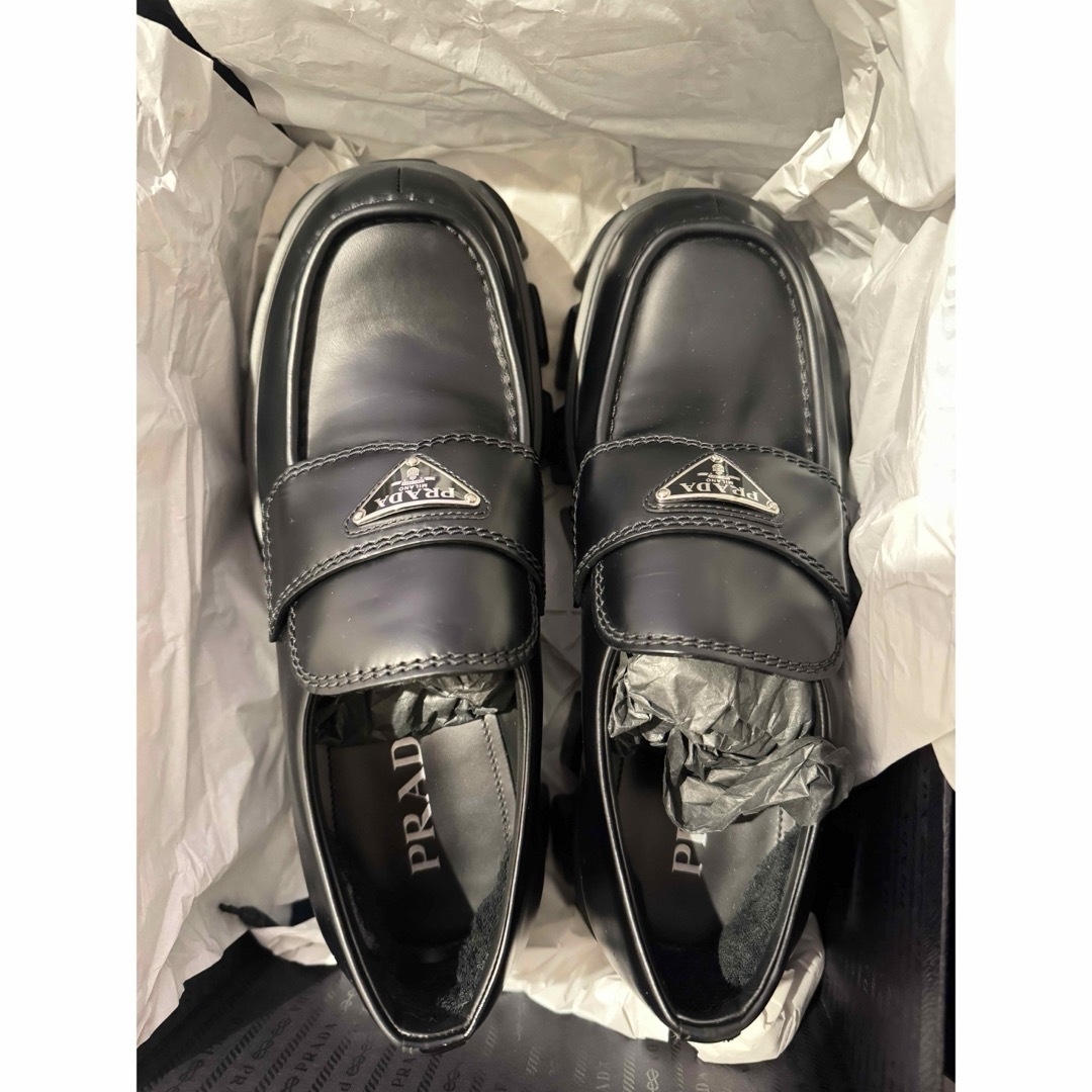 PRADA(プラダ)のプラダ　PRADA ブラッシュドレザー　ローファー　正規品　新品　 メンズの靴/シューズ(ドレス/ビジネス)の商品写真