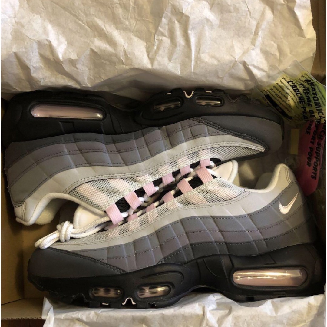 NIKE(ナイキ)の新品！NIKE AIR MAX95 ガンスモークピンク　26.5cm メンズの靴/シューズ(スニーカー)の商品写真