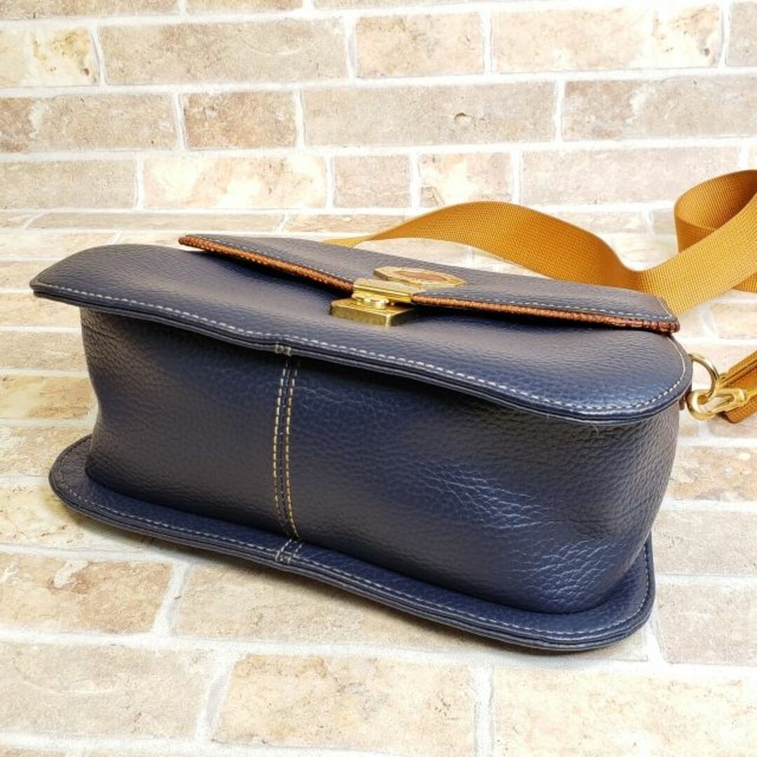 ダブルフィッシュ ☆ レザー 2WAY ショルダーバッグ 自立OK ダブルフィッシュ ☆ レザー 2WAY ショルダーバッグ 自立OK
