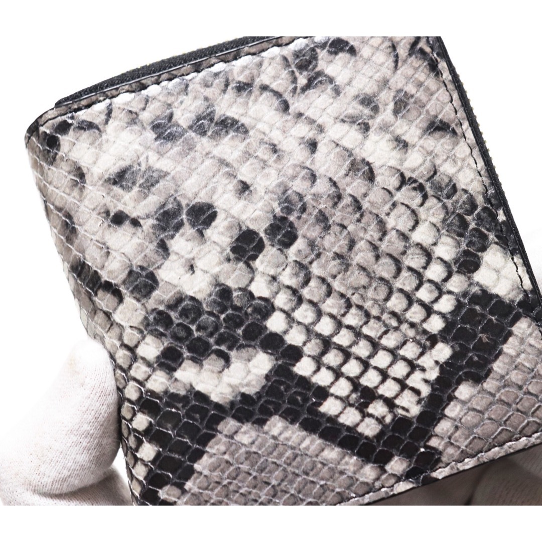 U by ungaro(ユーバイウンガロ)の《ユーバイ ウンガロ》新品 ヘビ柄 レザーラウンドファスナー式 ２つ折り財布 レディースのファッション小物(財布)の商品写真