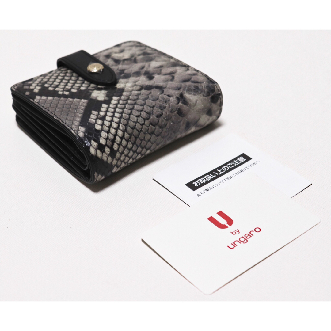 U by ungaro(ユーバイウンガロ)の《ユーバイ ウンガロ》新品 ヘビ柄 レザーラウンドファスナー式 ２つ折り財布 レディースのファッション小物(財布)の商品写真