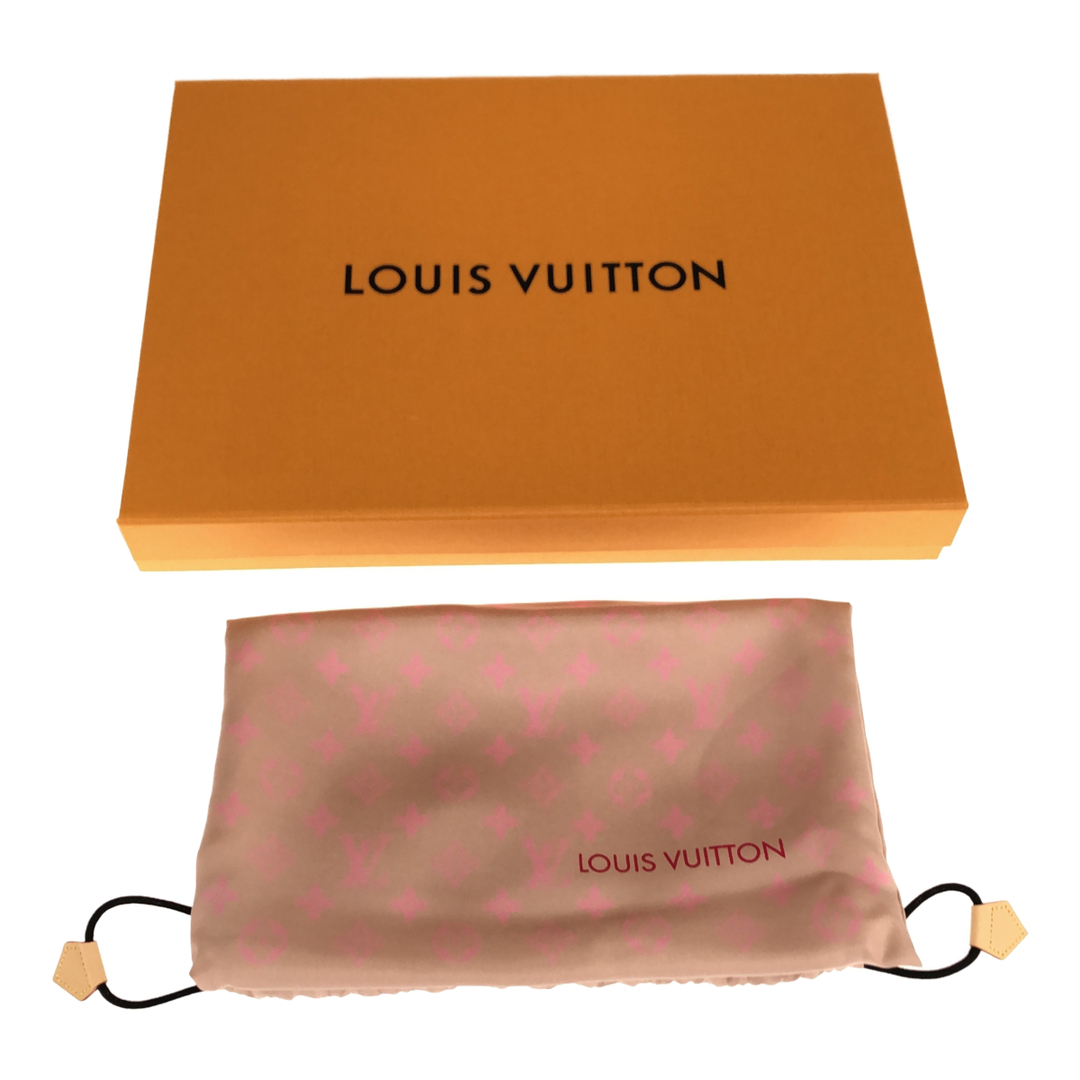 LOUIS VUITTON(ルイヴィトン)のLOUIS VUITTON ルイヴィトン シルク ウール モノグラム  大判 ピンク系 ストール R97644 ショール マフラー アパレル レディースのファッション小物(ストール/パシュミナ)の商品写真