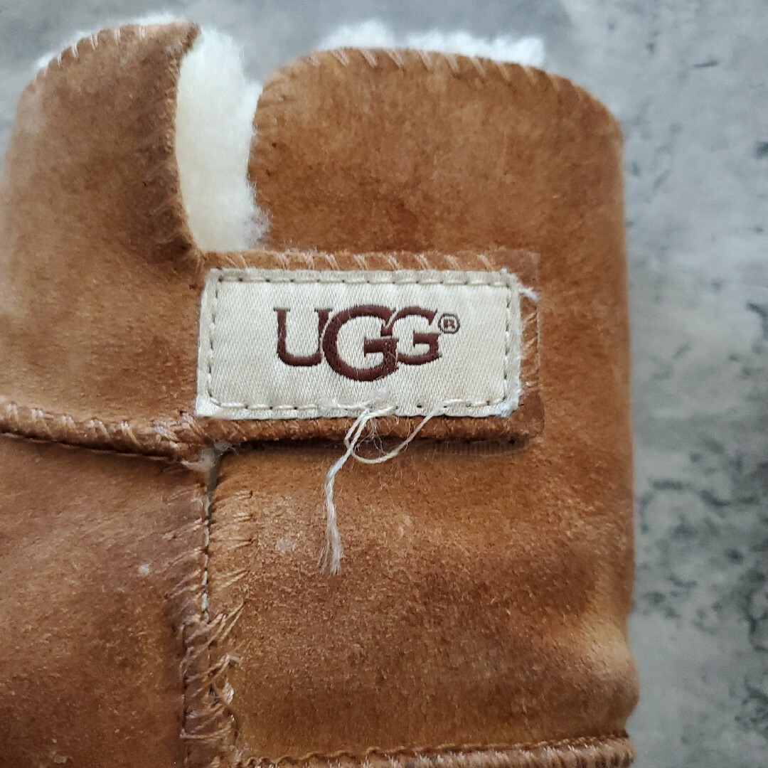 UGG(アグ)のUGG 子供ブーツ 室内用 モコモコあったか キッズ/ベビー/マタニティのベビー靴/シューズ(~14cm)(ブーツ)の商品写真