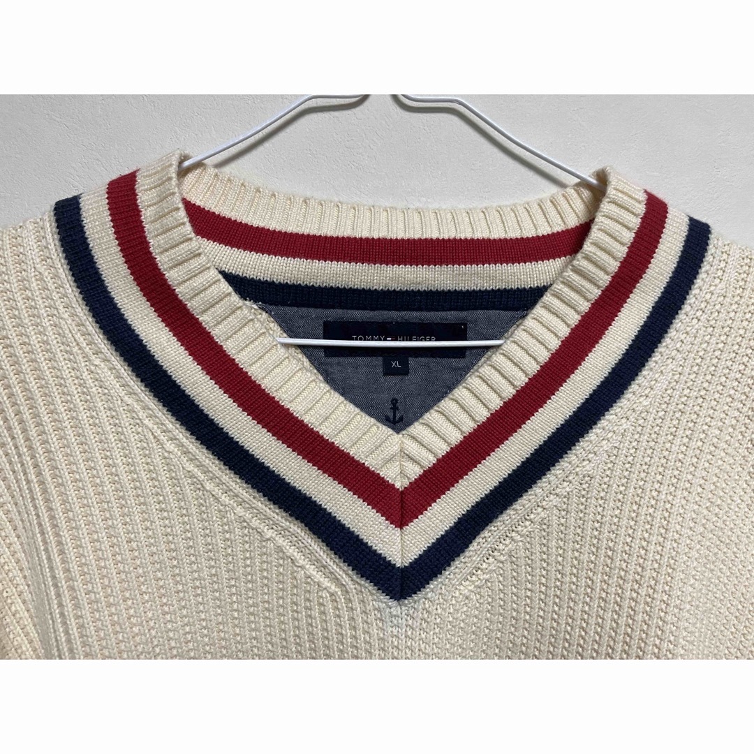 TOMMY HILFIGER(トミーヒルフィガー)のTOMMY HILFIGER 美品オフホワイトニット メンズ メンズのトップス(ニット/セーター)の商品写真