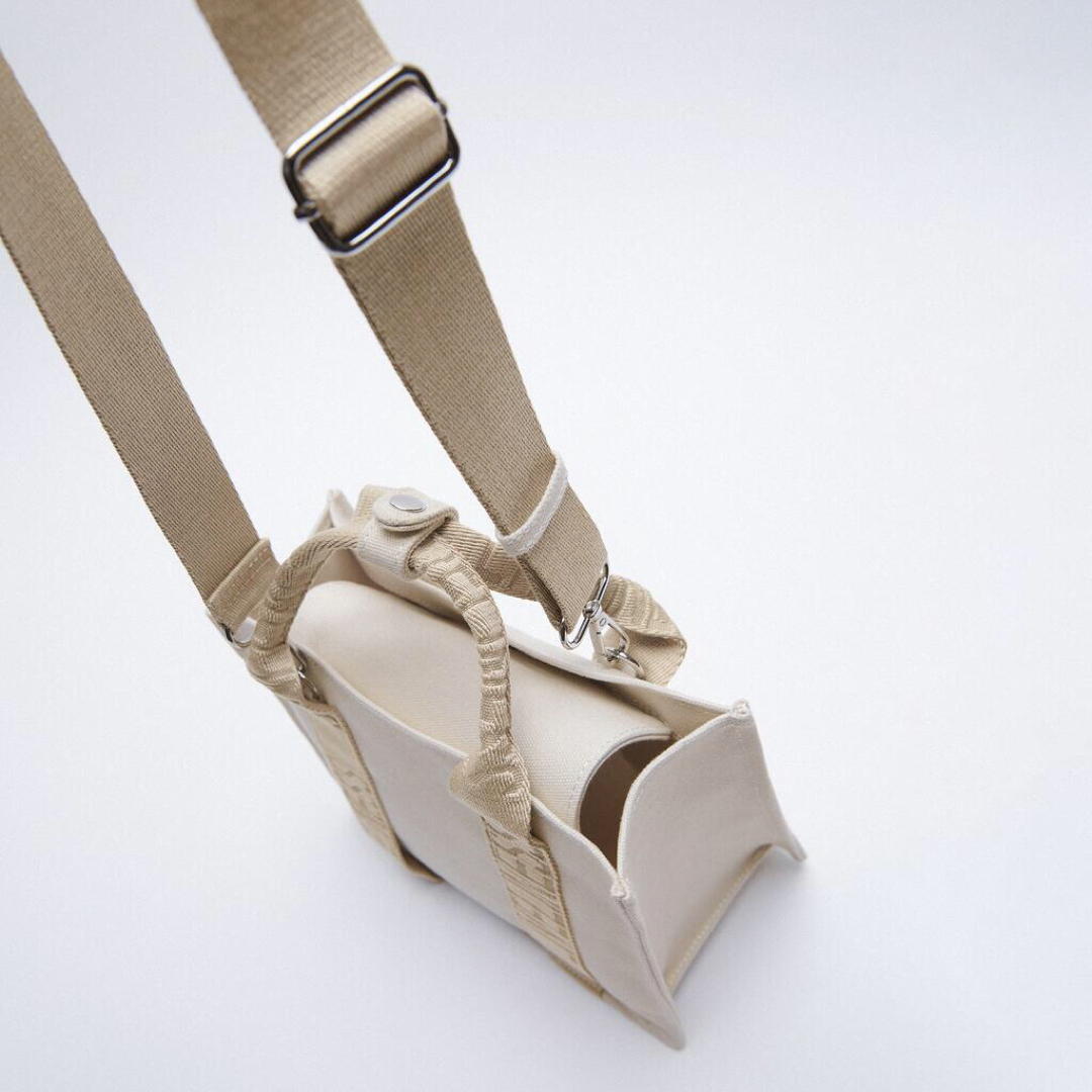ZARA(ザラ)の❤️新品未使用品ZARA ロゴ ストラップ キャンバス ショルダー エクリュ レディースのバッグ(ショルダーバッグ)の商品写真