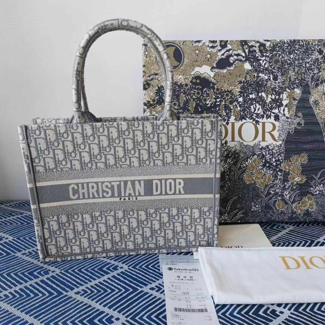 Dior ディオール　ブックトートミディアムのサムネイル