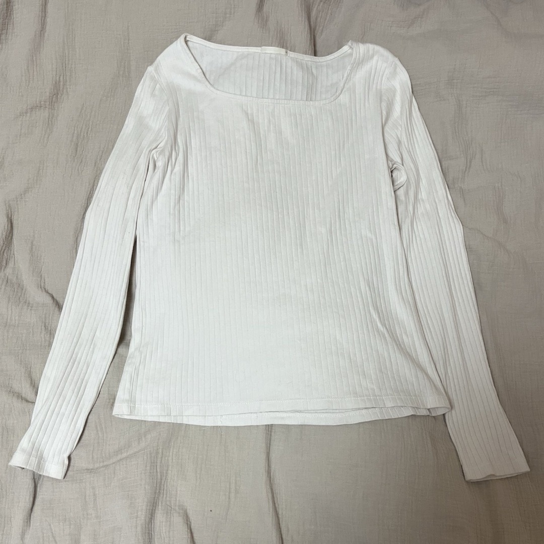 GU(ジーユー)のGU トップス　ホワイト　オフィスカジュアル レディースのトップス(Tシャツ(長袖/七分))の商品写真